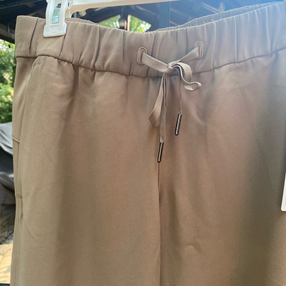 Lululemon wide leg pant, size 6,  NWT - Picture 5 of 5